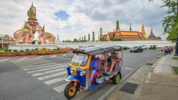 Bangkok Travel Guide – Hotels, Tours, Shopping, Nightlife and Information