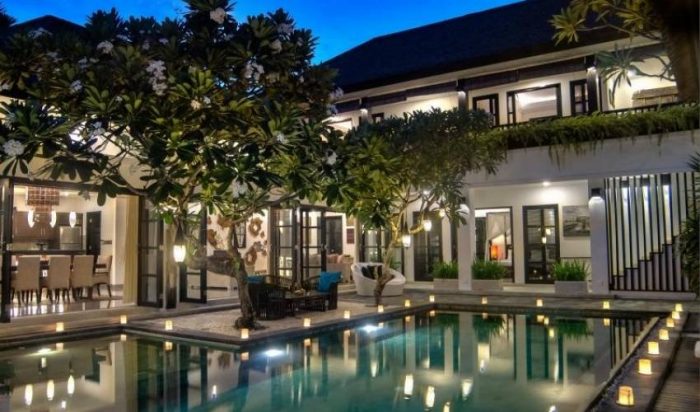 4 Bedrooms Bali Holiday Villa in Seminyak | VillaGetaways.com