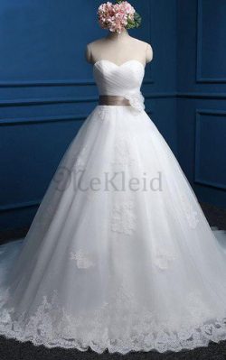 Spitze Herz-Ausschnitt Ärmelloses Brautkleid mit Bordüre mit Schleife – MeKleid.de