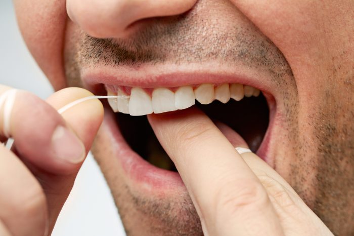 Are You Flossing Your Teeth the Right Way?