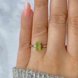 What Are the Benefits of a Dainty Peridot Rings?