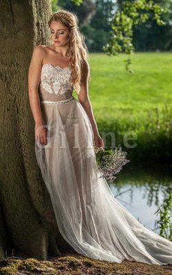 Abito da Sposa con Fusciacca in Pizzo Barchetta con Applique Senza Spalline – Gillne.it