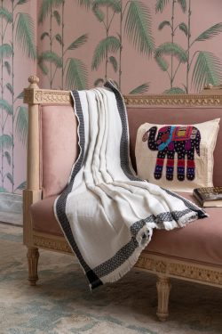 Buy Comfy Wool Woven Throws Online at Best Price – OMVAI