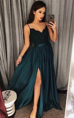 Ärmelloses Satin Attraktives Ballkleid mit Plissierungen aus Spitze – MeKleid.de