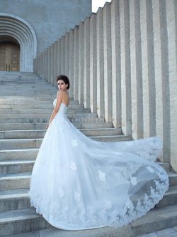 Robe de mariée longue en satin decoration en fleur bandouliere spaghetti manche nulle – Go ...