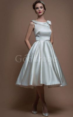 Robe de mariée modeste col en bateau manche nulle avec cristal en satin – GoodRobe