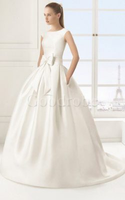 Robe de mariée delicat en satin de mode de bal avec bouton encolure ronde – GoodRobe