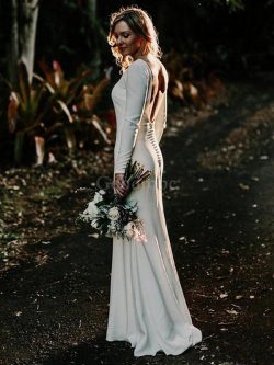 Robe de mariée charmant de lotus avec manche longue de fourreau naturel – GoodRobe