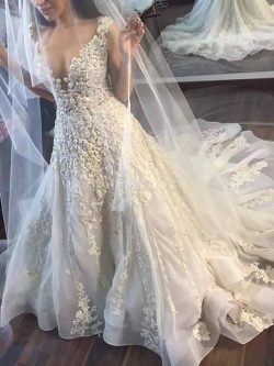 Robe de mariée naturel de traîne moyenne en tulle v encolure a-ligne – GoodRobe