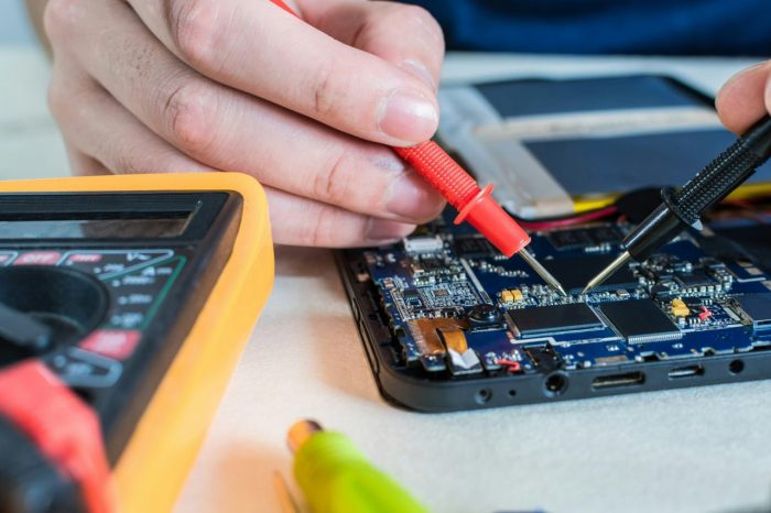 Why iDestiny is the Go-To iPhone and MacBook Service Center in Lucknow