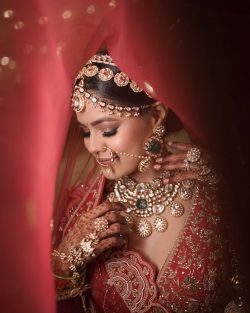 Natural Bridal Photoshoot Poses For Weddings That Feel Real and Relaxed