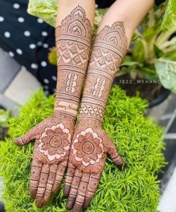 Front Hand Royal Mehndi Designs – Traditional & Modern Fusion