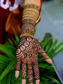 Why Brides Choose the Best Bridal Mehndi Artist in Lucknow for Their Day Now