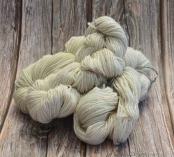 Tidsbegränsad 2-trådigt ullgarn rea – Spara stort på Hobby 365se idag