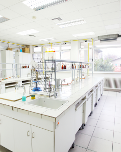 Modern Laboratory Furniture Solutions for Safe and Productive Labs