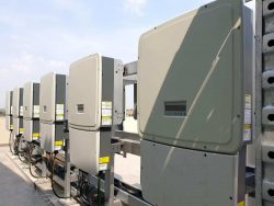 High-Efficiency Hybrid Solar Inverter for Sale