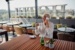 Hauz Khas Rooftop Café – Minimalist Hotels & Suites