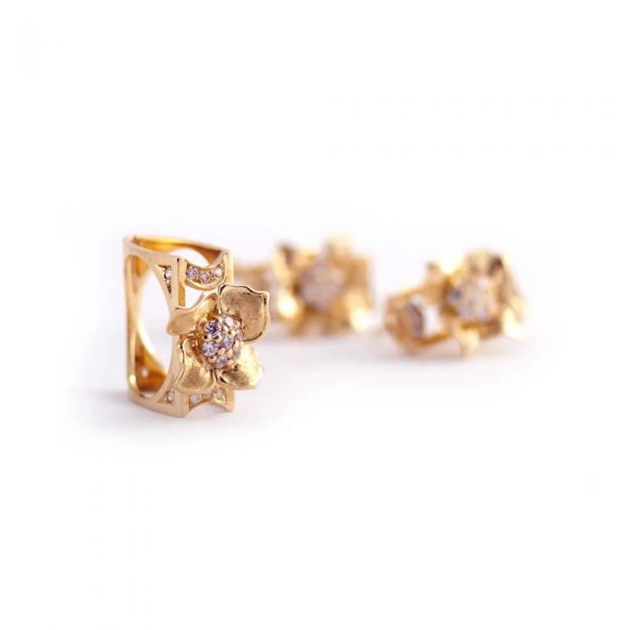 What styles and designs are available for Lab Grown Diamond Huggie Earrings?