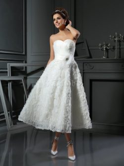 Robe de mariée jusqu’au mollet de tour de ceinture empire ligne a en satin de princesse &# ...