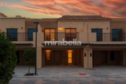 Luxury Golf Course Villa Rentals in Dubai