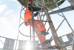 Telecom Tower Climber Training in Chicago: Building Skills for a Safer Future