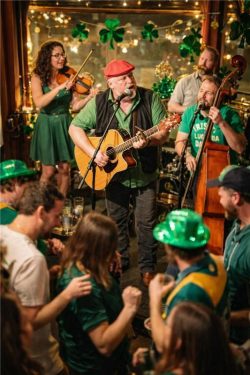 Irish musician for pub