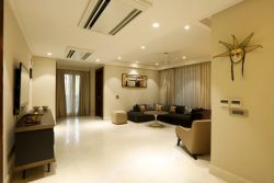 What are the main advantages of hiring turnkey interior contractors for a project?