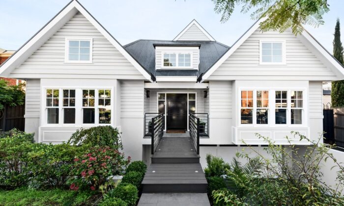 Painters in Chirnside Park
