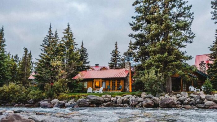 Best Stay Options for Families Seeking Lake Louise Accommodation