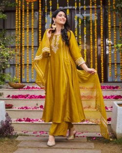 Shop Kurta Sets for Women Online at Guleri