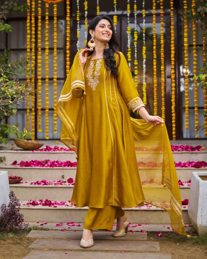 Shop Kurta Sets for Women Online at Guleri