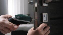 Emergency Locksmith and Local Locksmith: What to Look for Before You Need One
