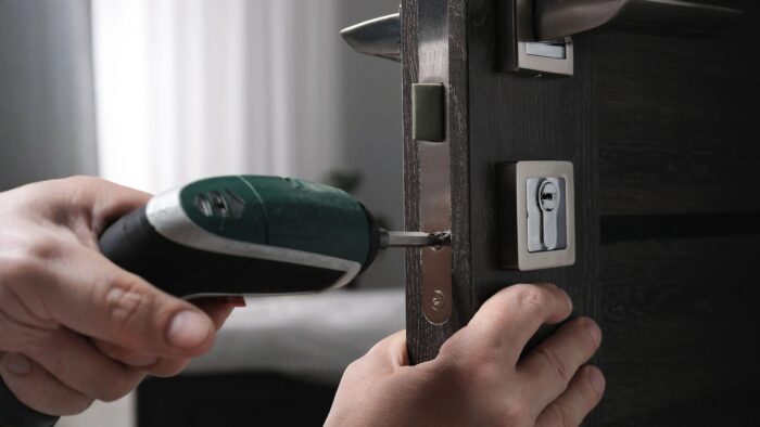 Emergency Locksmith and Local Locksmith: What to Look for Before You Need One
