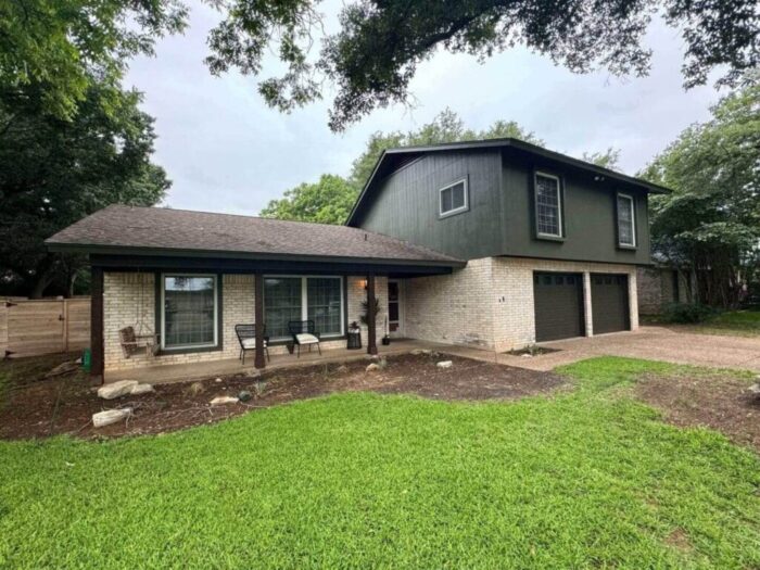 What Austin Homeowners Need to Know About Choosing New Siding
