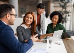 Business Finance News and Daily Business News: Why Senior Decision Makers Turn to i-Invest Online