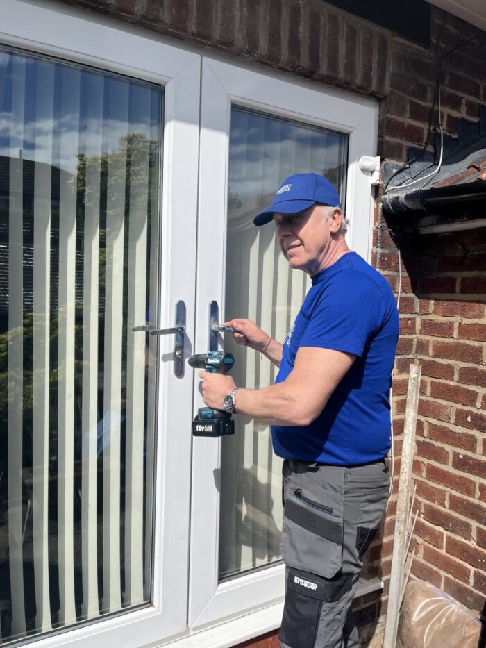 Emergency Locksmith and Local Locksmith: What to Do When You’re Locked Out